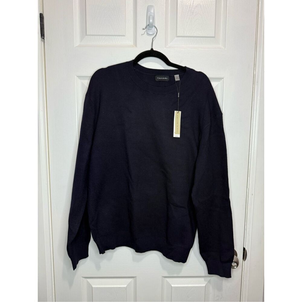 Tahari men’s crew neck navy sweater Large